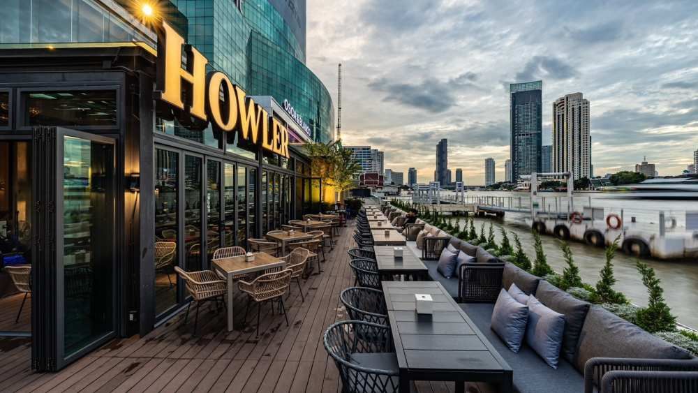 Howells Bar Howler Bar & Grill | Friday Bangkok